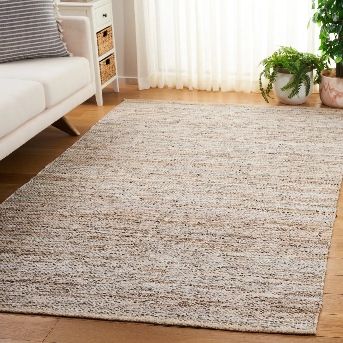 Safavieh Vintage Leather 4'-0" x 6'-0" Rug in Beige