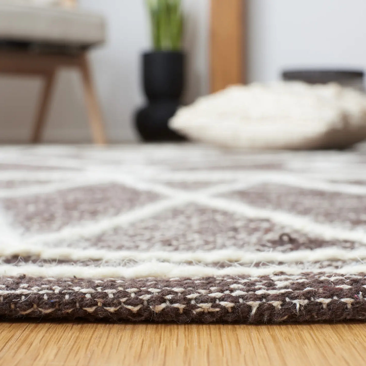Safavieh Kilim 4'-0" x 6'-0" Rug in Brown / Ivory