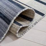 Safavieh Striped Kilim 4'-0" x 6'-0" Rug in Light Grey / Black