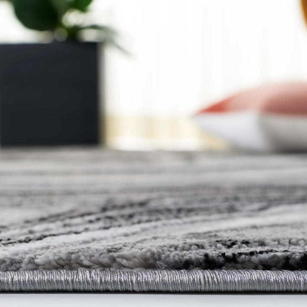 Safavieh Meadow 500 4'-0" x 6'-0" Rug in Black / Grey