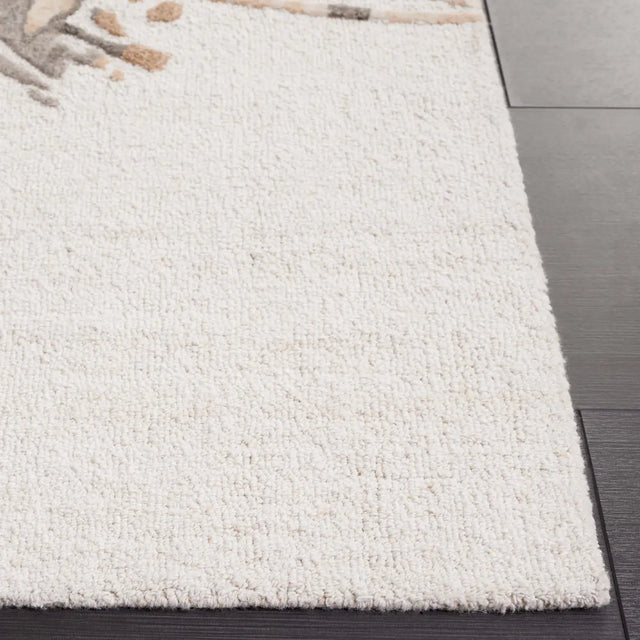 Safavieh Fifth Avenue 4'-0" x 6'-0" Rug in Beige / Taupe