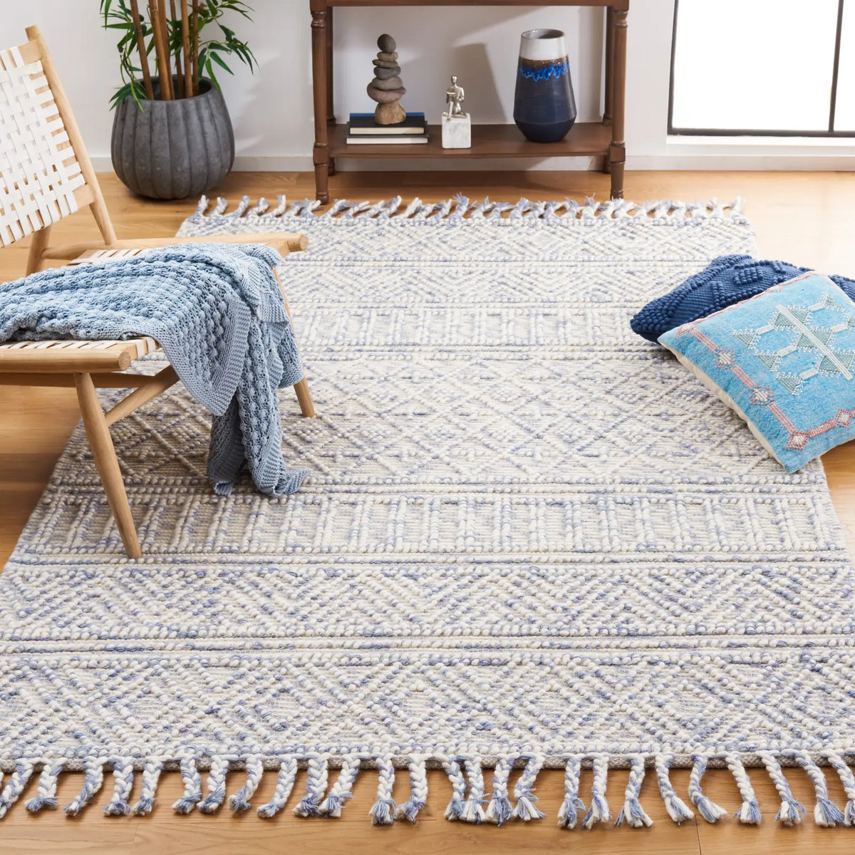 Safavieh Natura 4'-0" x 6'-0" Rug in Grey / Ivory