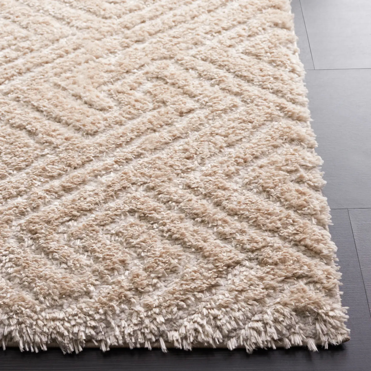 Safavieh Tahoe Shag 4'-0" x 6'-0" Rug in Beige