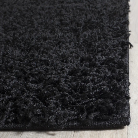 Safavieh Sga-Athens Shag 4'-0" x 6'-0" Rug in Black