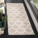 Safavieh Montauk 2'-3" x 7'-0" Rug in Grey / Ivory