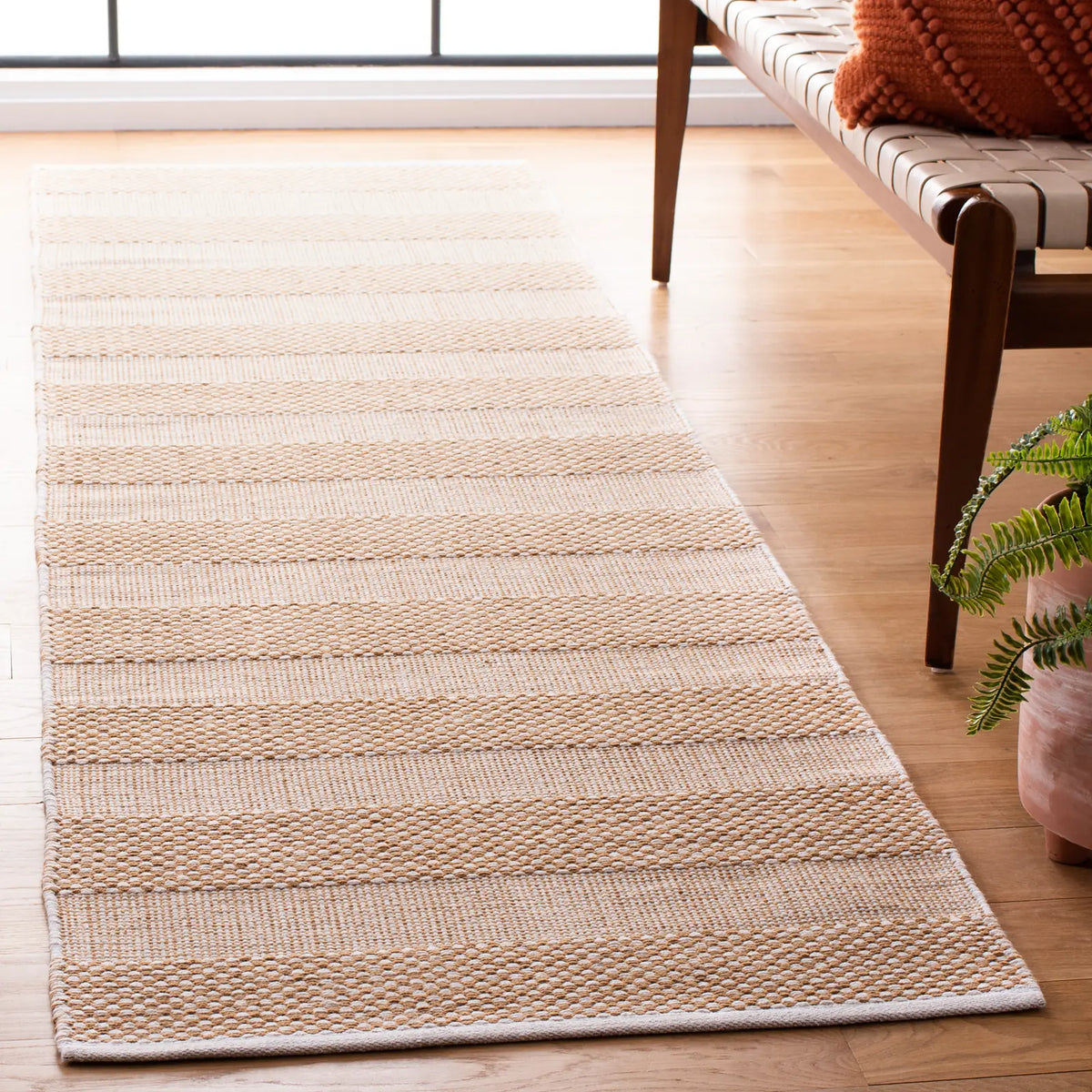 Safavieh Striped Kilim 2'-3" x 8'-0" Rug in Ivory / Gold