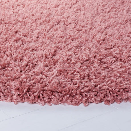 Safavieh Venus Shag 500 6'-7" x 6'-7" Rug in Pink