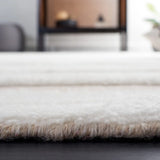 Safavieh Manhattan 4'-0" x 6'-0" Rug in Ivory / Beige