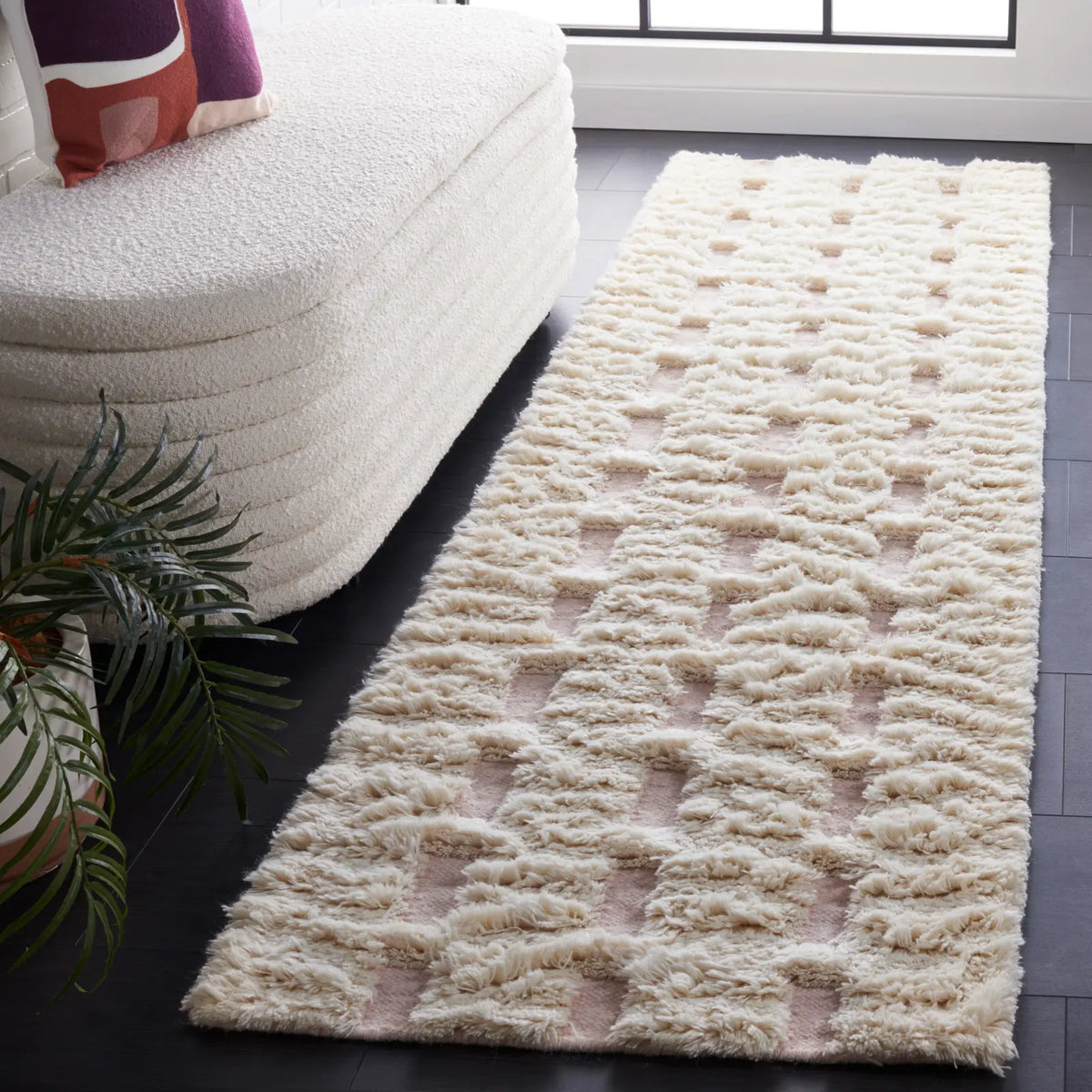 Safavieh Casablanca 2'-3" x 9'-0" Rug in Pink / Ivory