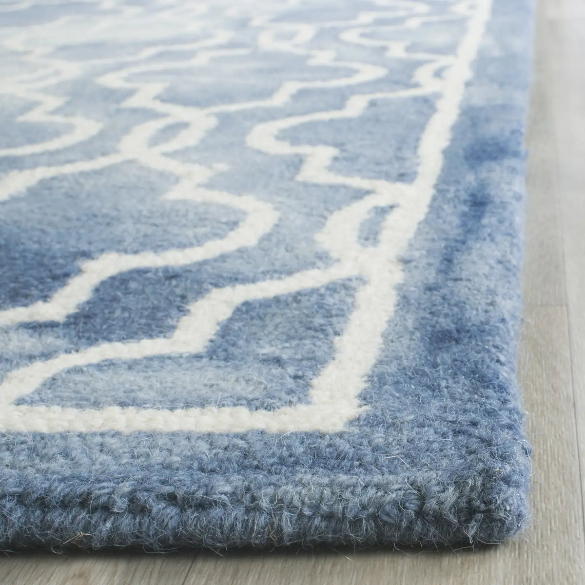 Safavieh Dip Dye 2'-3" x 6'-0" Rug in Blue / Ivory