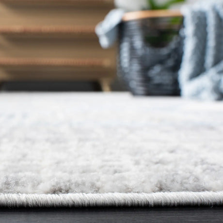 Safavieh Shivan 100 4'-0" x 6'-0" Rug in Ivory / Blue