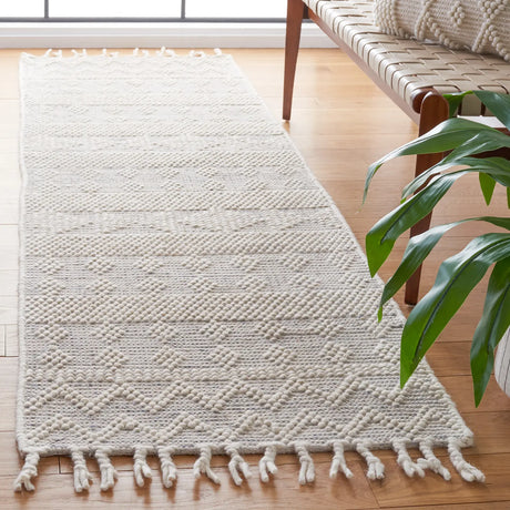 Safavieh Natura 2'-3" x 8'-0" Rug in Ivory / Blue