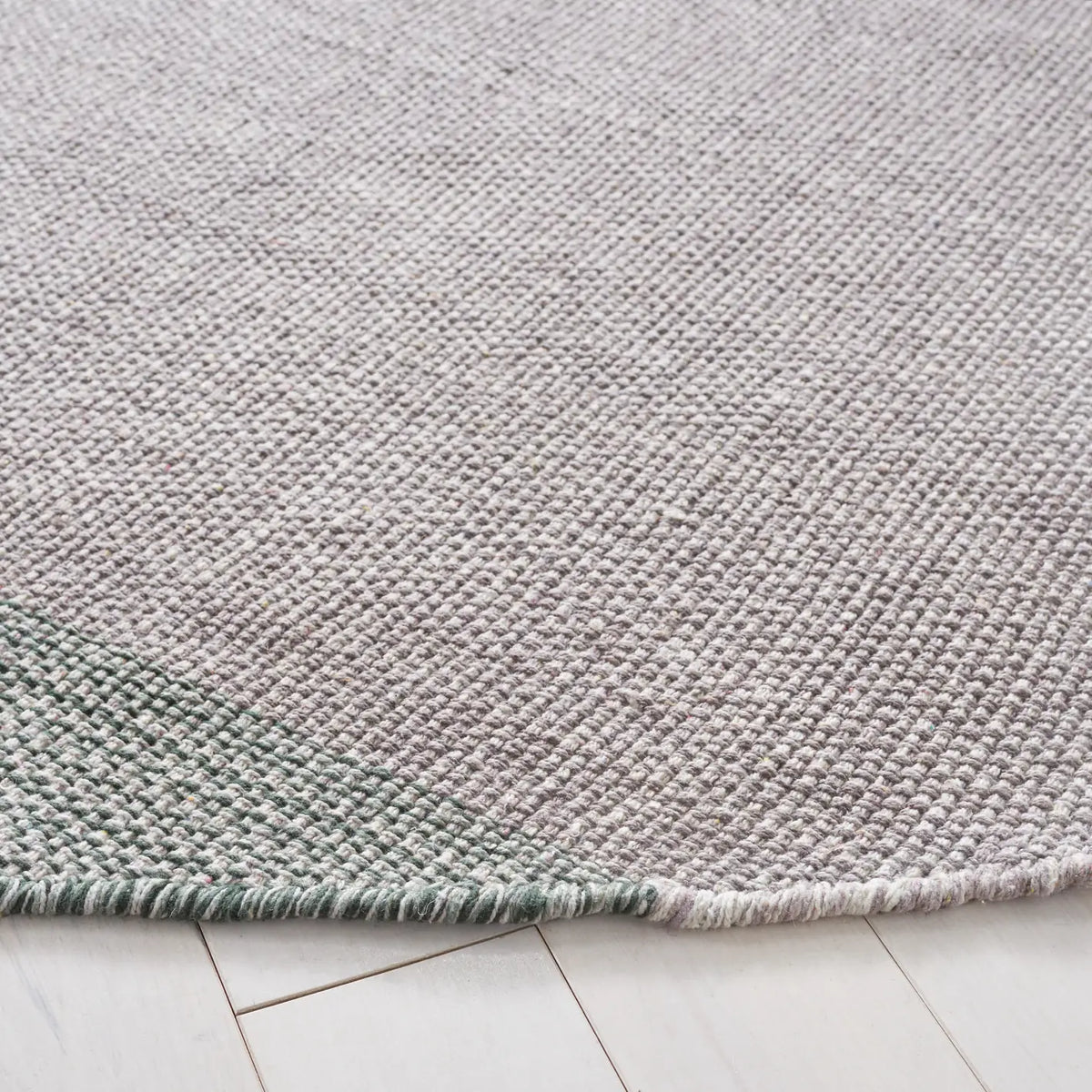 Safavieh Montauk 7'-0" x 7'-0" Rug in Green / Grey