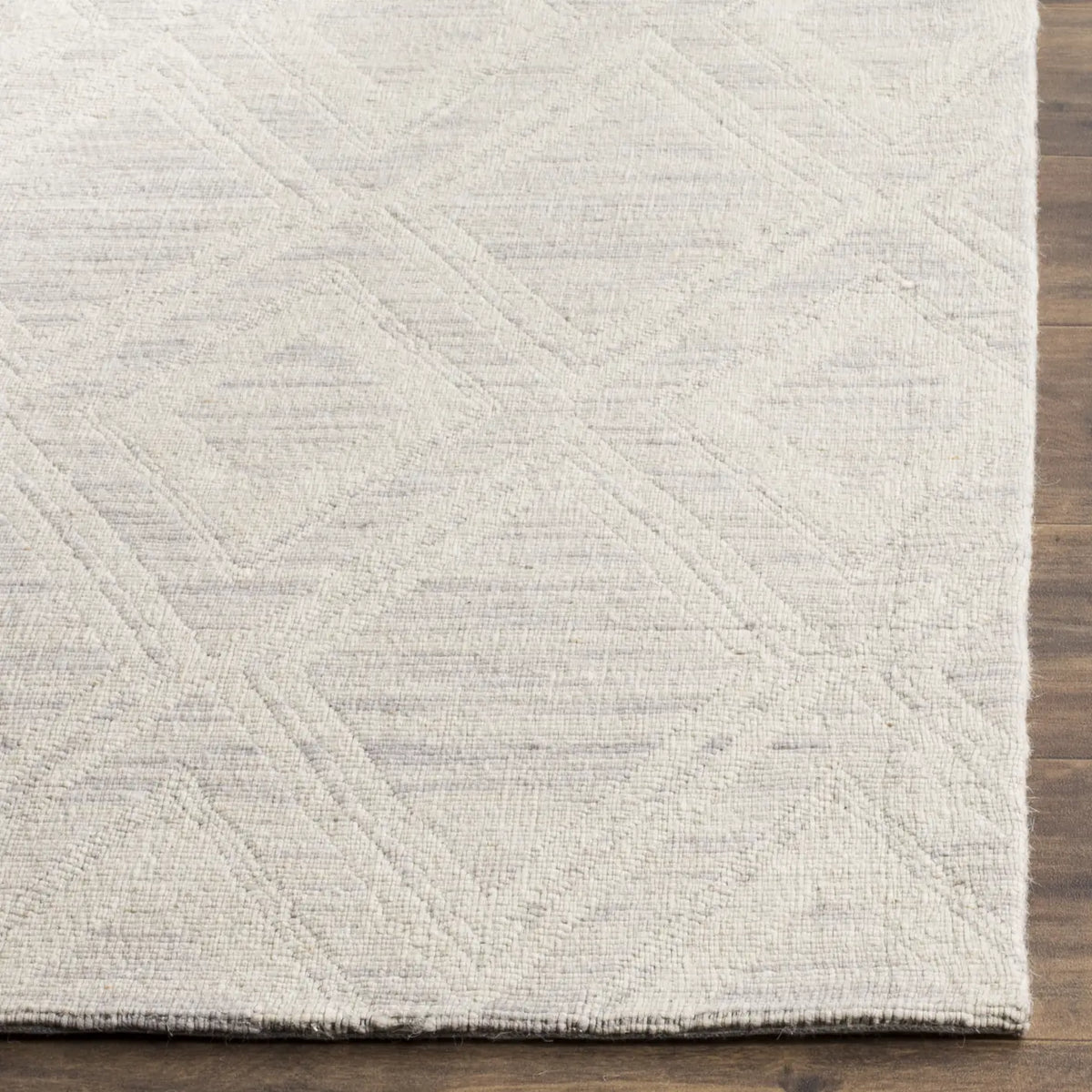 Safavieh Marbella 5'-0" x 8'-0" Rug in Silver / Ivory
