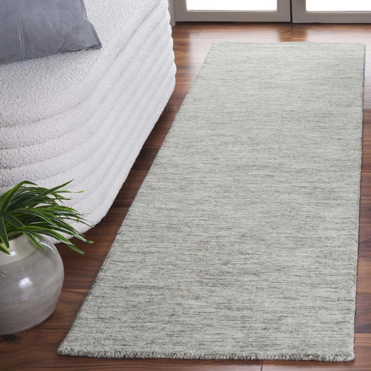 Safavieh Himalaya 2'-3" x 8'-0" Rug in Teal