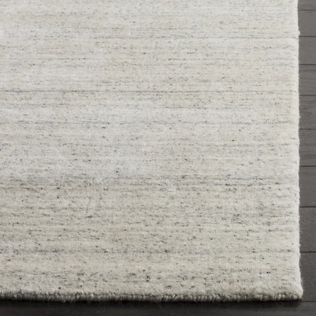 Safavieh Mirage 6'-0" x 9'-0" Rug in Silver