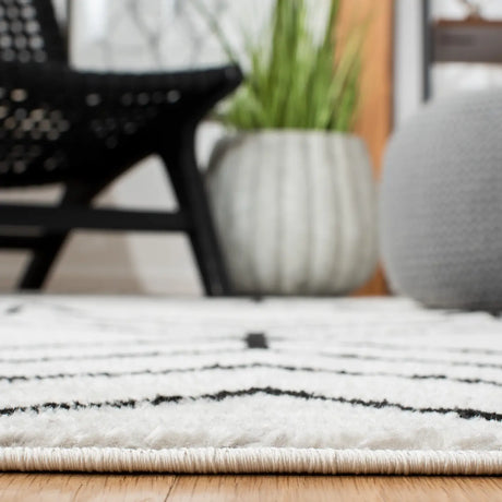 Safavieh Adirondack 4'-0" x 6'-0" Rug in Light Grey / Black