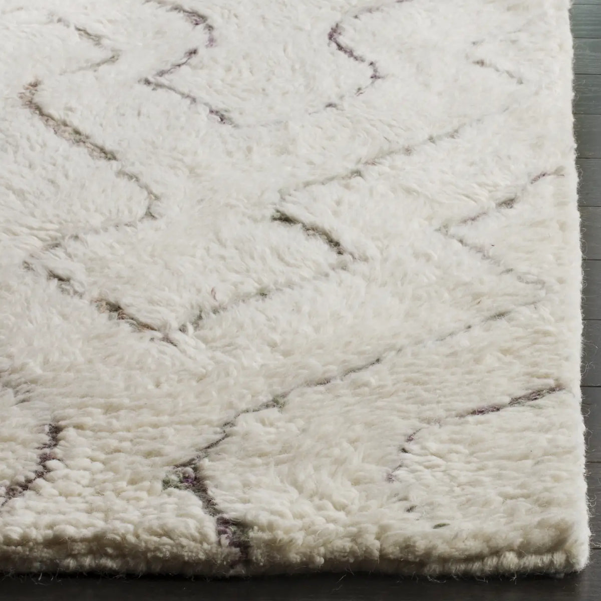 Safavieh Casablanca 5'-0" x 8'-0" Rug in Ivory / Multi