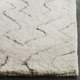 Safavieh Casablanca 5'-0" x 8'-0" Rug in Ivory / Multi