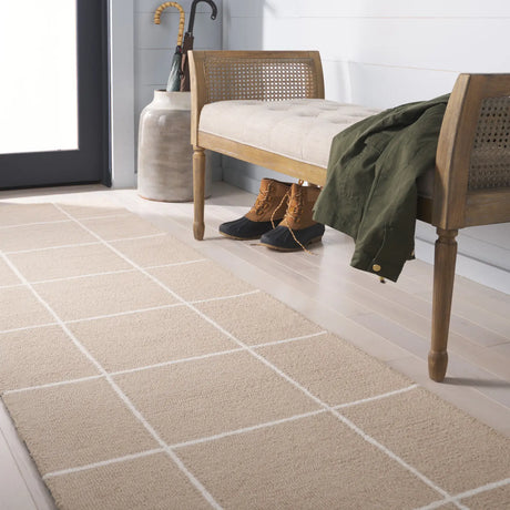 Safavieh Martha Stewart 300 2'-3" x 8'-0" Rug in Beige / Ivory