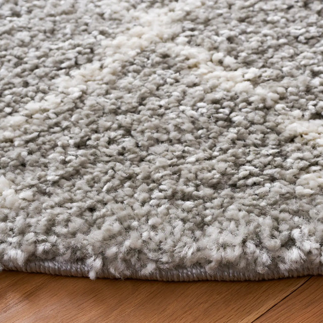 Safavieh Berber Shag 5'-1" x 5'-1" Rug in Light Grey / Cream