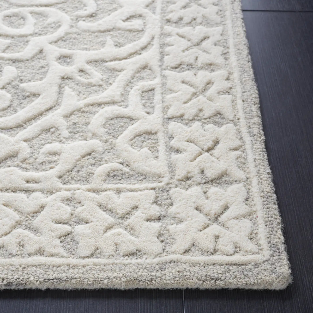 Safavieh Metro 4'-0" x 6'-0" Rug in Grey / Ivory