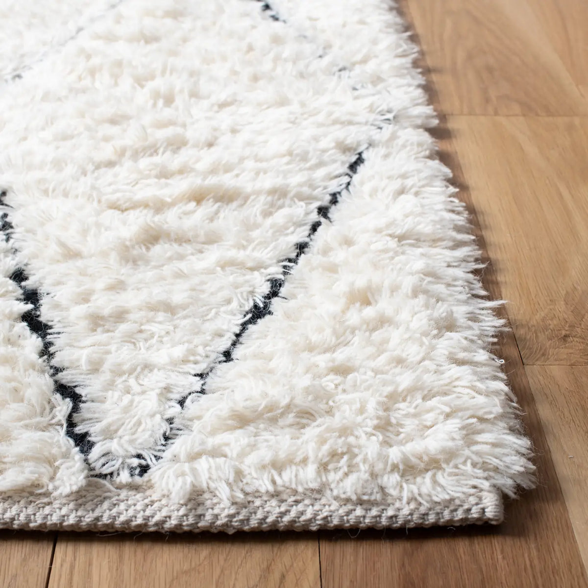 Safavieh Natura 4'-0" x 6'-0" Rug in Ivory / Black