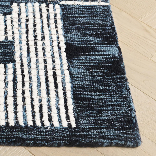 Safavieh Pine 4'-0" x 6'-0" Rug in Navy / Ivory