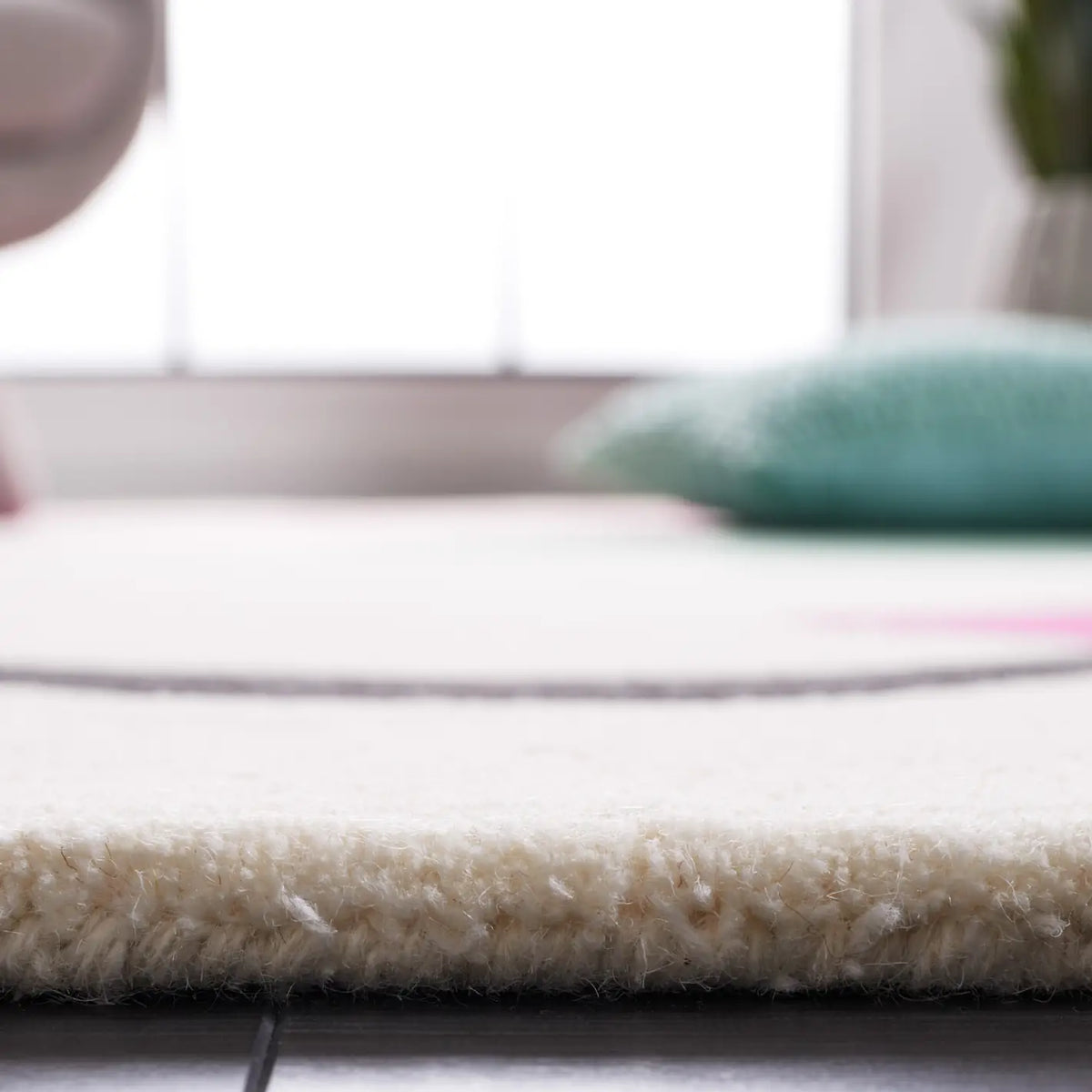 Safavieh Fifth Avenue 5'-0" x 8'-0" Rug in Ivory / Pink