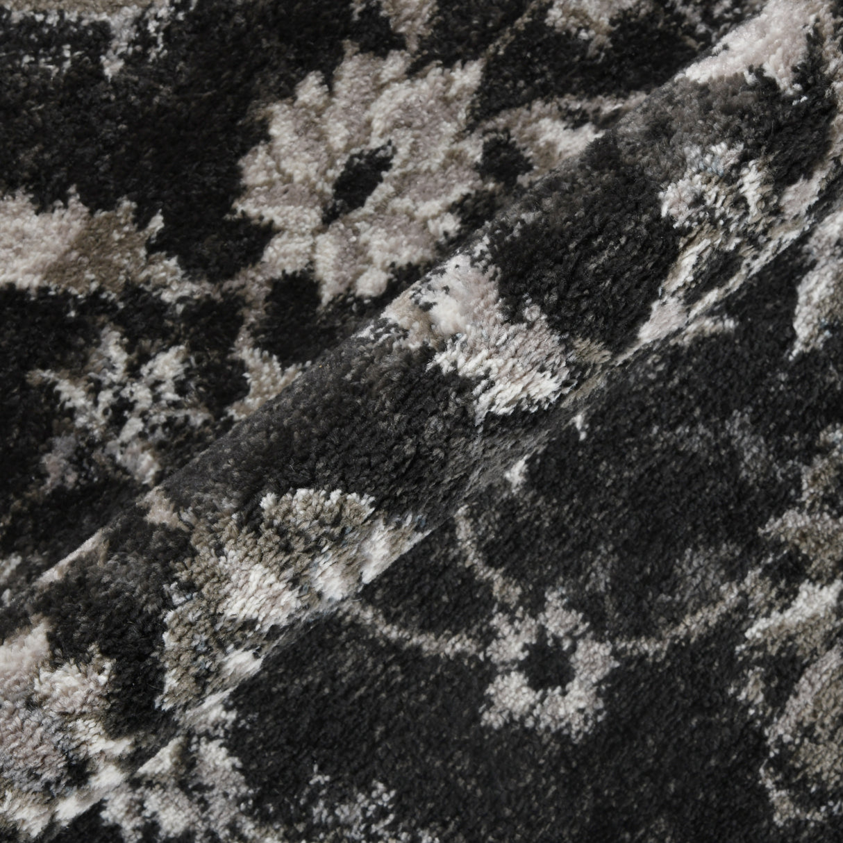 Amer Alexandria Classic Bordered Power-Loom Black/Ivory Area Rug
