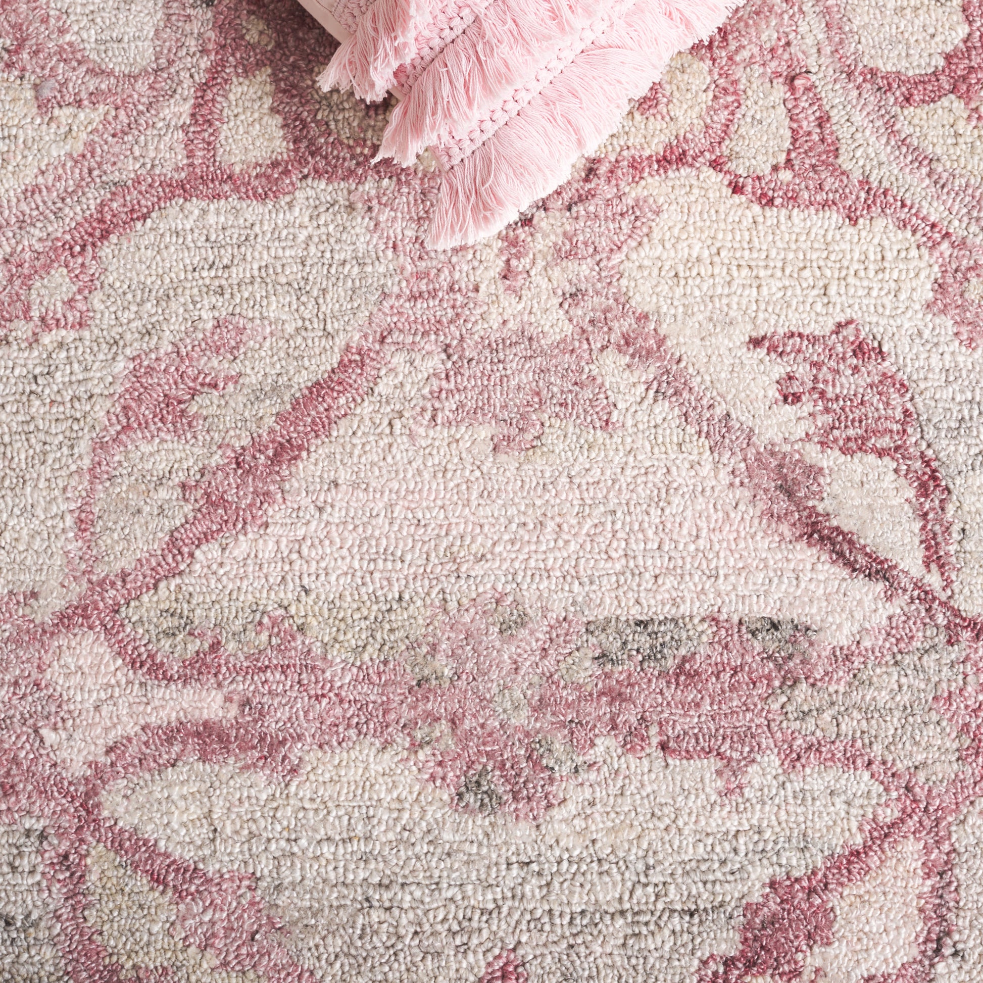 Safavieh Anatolia An401U Light Pink Area Rug