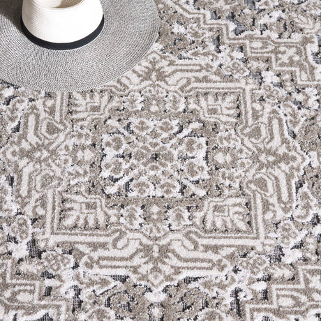 Safavieh Cabana Cbn636F Grey/Ivory Rug.