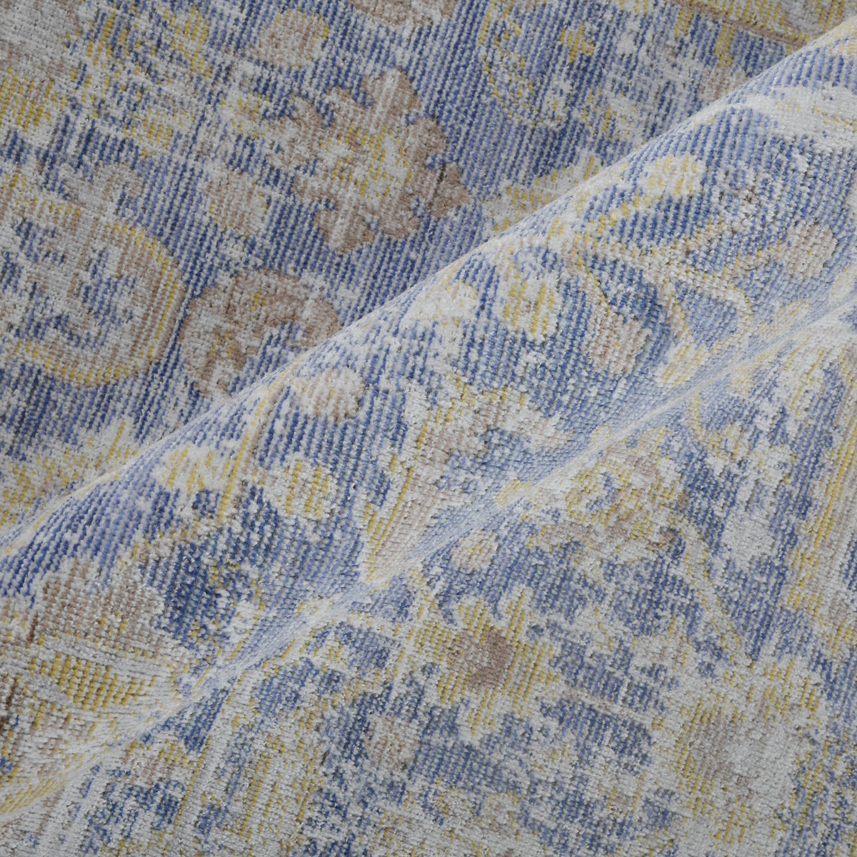Amer Century CEN-6 Lavender / Ivory area rug - color swatch view