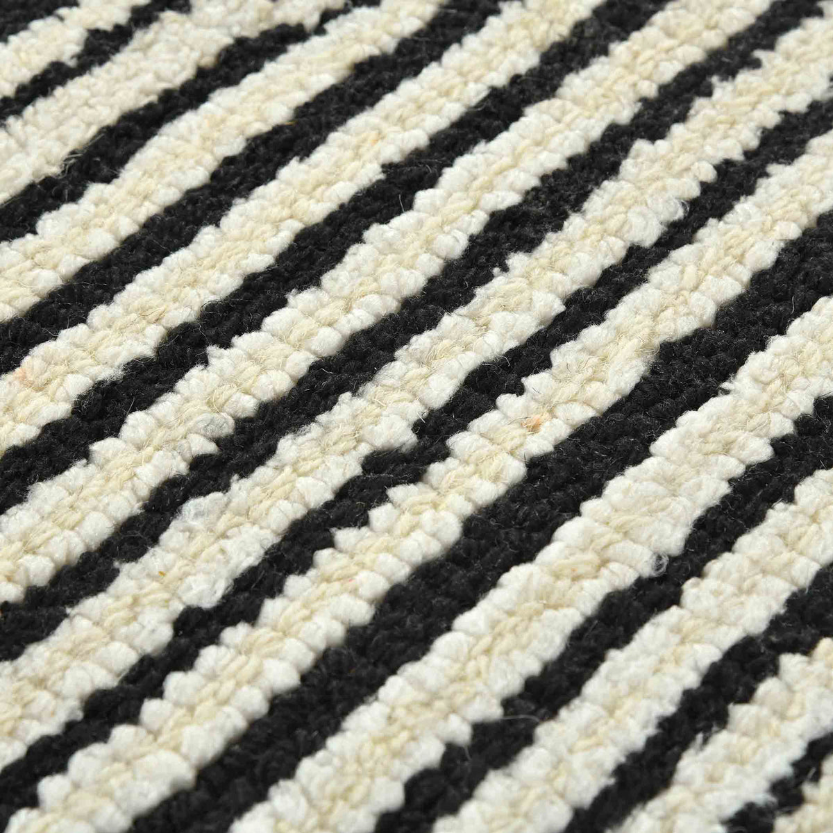 Amer Chicago CHI-6 Ebony area rug - close-up view