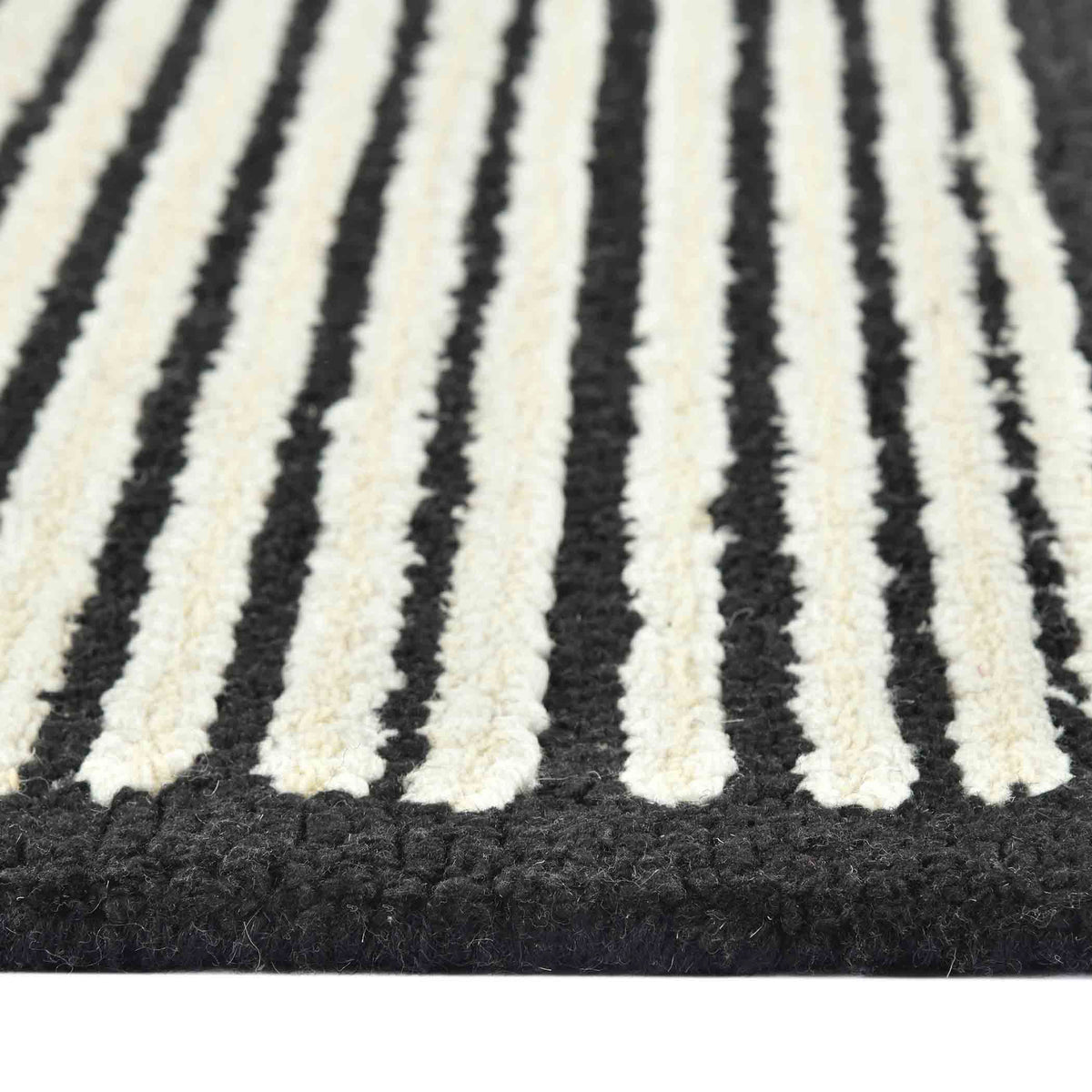 Amer Chicago CHI-6 Ebony area rug - profile view