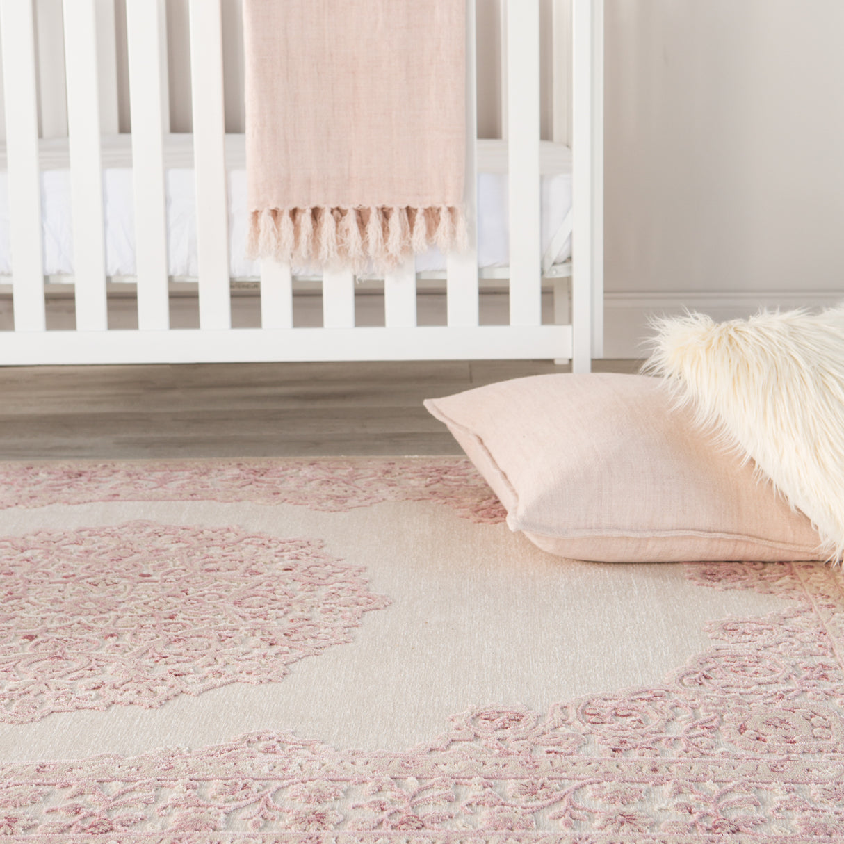 Jaipur Fables Malo Fb123 Bright White / Parfait Pink Rugs