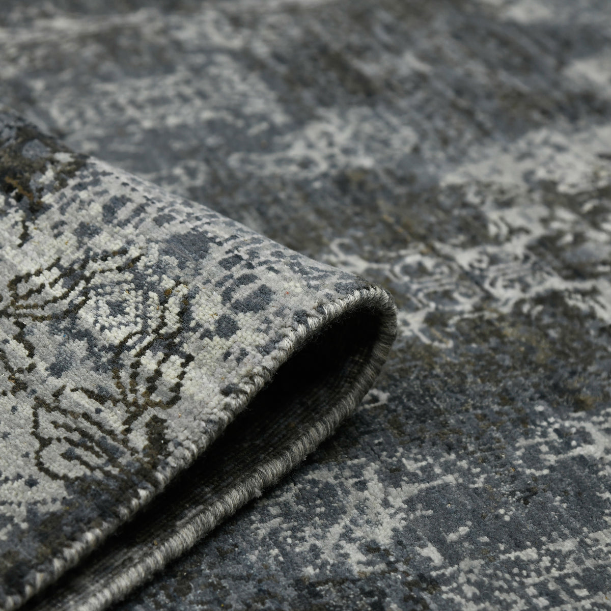 Amer Kohinoor KOH-11 Platinum area rug - rolled view