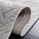 Safavieh Metro Met181G Silver Rug.