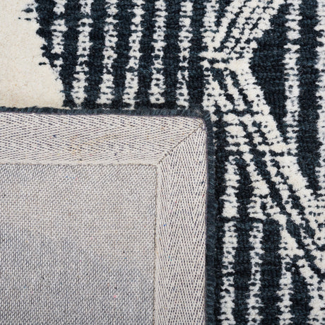 Safavieh Metro Met185Z Black/Ivory Rug.