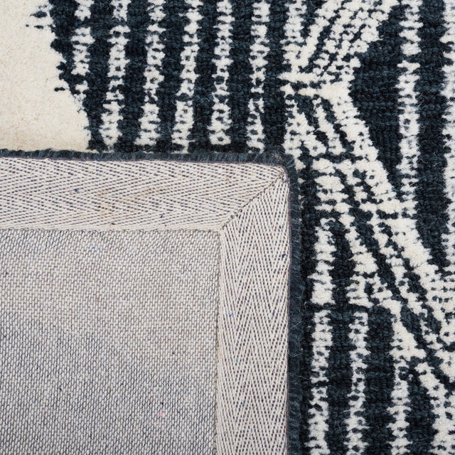 Safavieh Metro Met185Z Black/Ivory Rug.