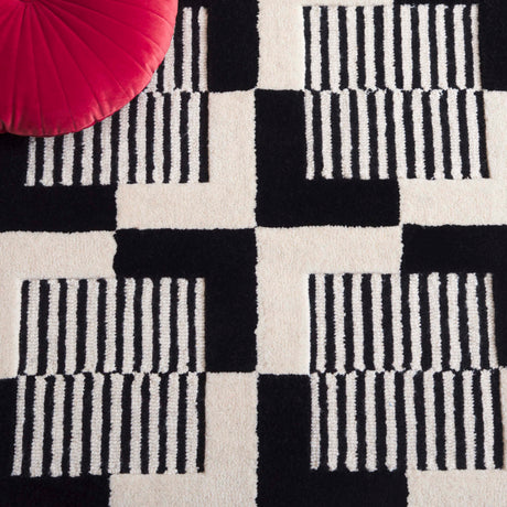 Safavieh Metro Met869Z Black/Ivory Rug.