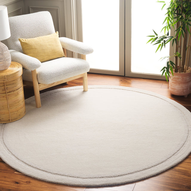 Safavieh Metro Met912A Ivory Rug.