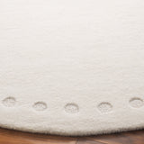Safavieh Metro Met913A Ivory Rug.