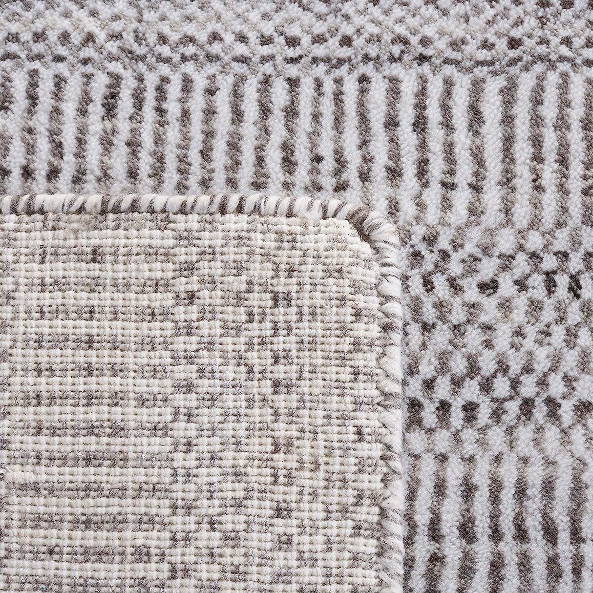 Safavieh Mirage Mir125T Brown/Ivory Rug.