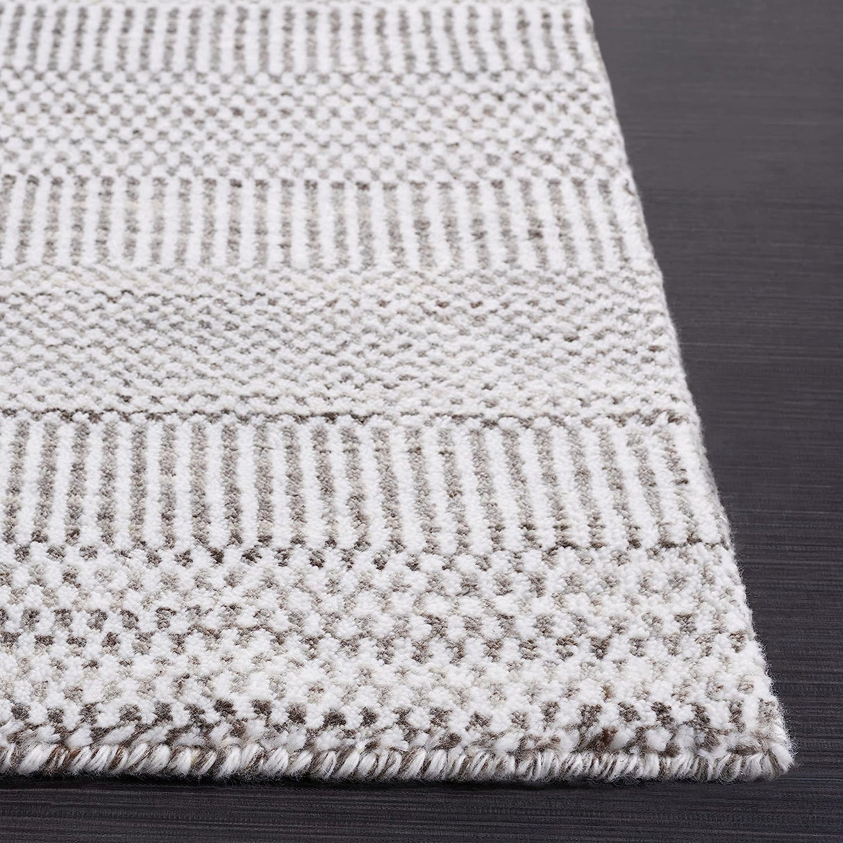 Safavieh Mirage Mir125T Brown/Ivory Rug.