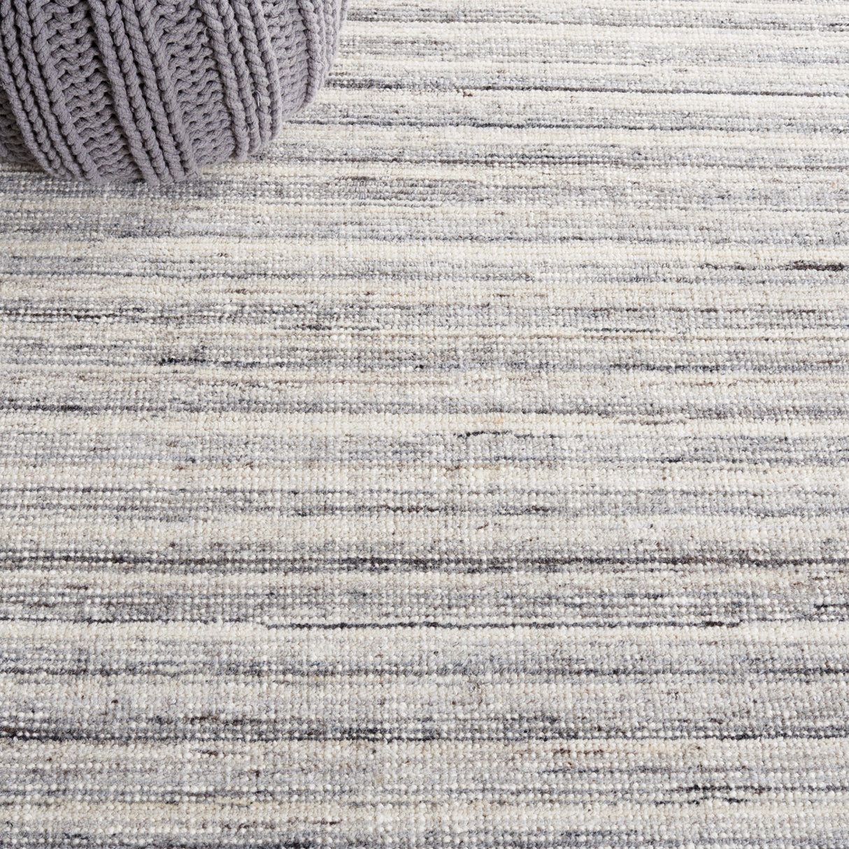 Safavieh Mirage Mir462H Ivory/Dark Grey Rug.