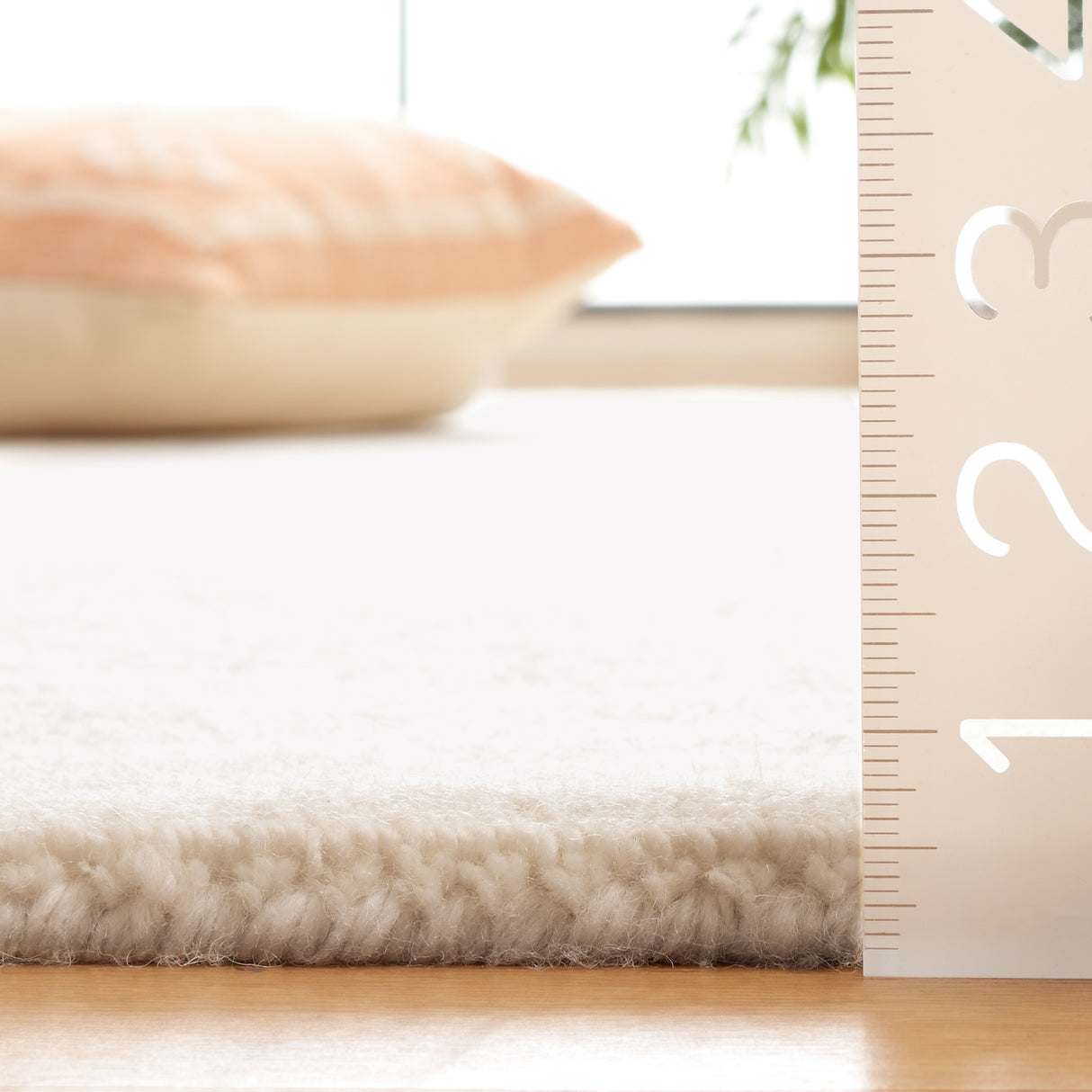 Safavieh Mirage Mir632A Ivory Rug.