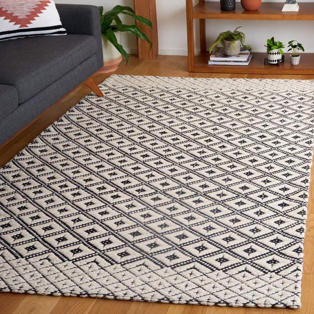 Safavieh Marbella Mrb455Z Black/Ivory Rug.