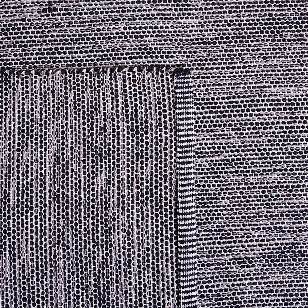 Safavieh Montauk Mtk701Z Black/Ivory Rug.