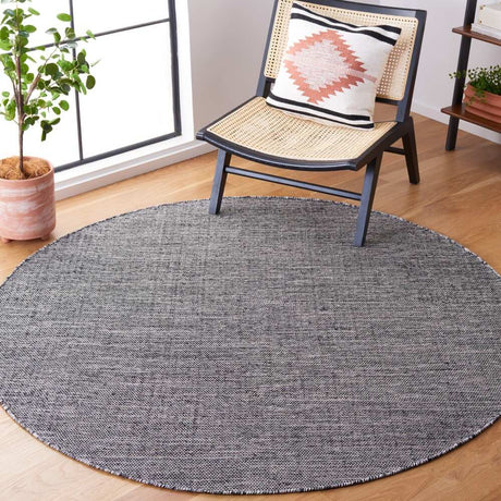 Safavieh Montauk Mtk701Z Black/Ivory Rug.